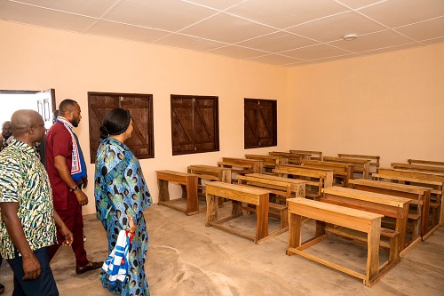  Rebecca Akufo-Addo inspecting one of the classrooms. On her left is Jerry Shaib, NPP parliamentary aspirant for the Weija Gbawe Constituency