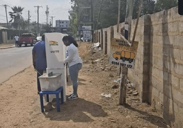 Akosua Asaa Manu, the NPP Parliamentary candidate, casting her vote
