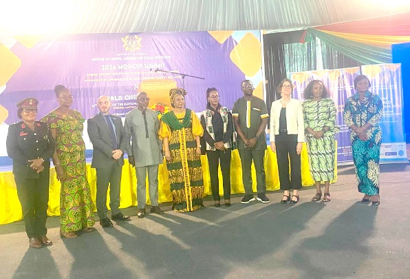  Afisah Zakaria (5th from left), Chief Director of the MoGCSP, with dignitaries at the summit