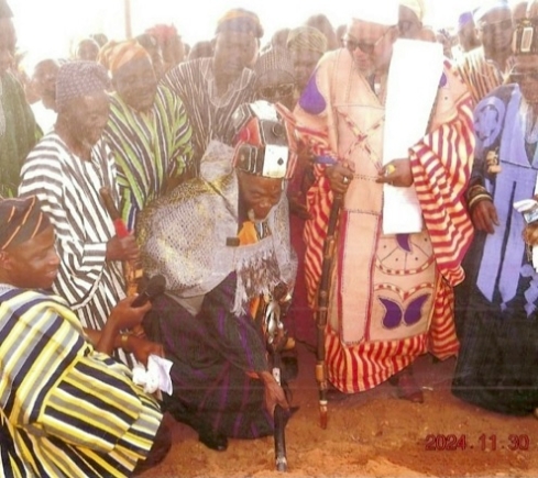 The Ya-Na (arrowed) cutting the sod for commencement of work on the new palace in Yendi 