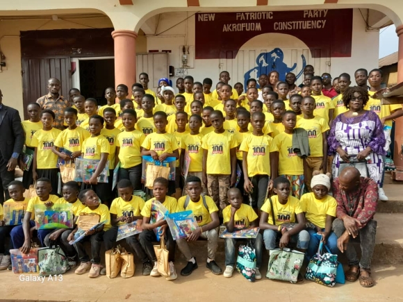 Lucy Dompreh (standing right), Founder of the Mama Luu Foundation, in a group photograph with the beneficiaries.  