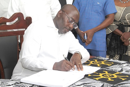 Dr Mahamudu Bawumia signing the Book of Condolence