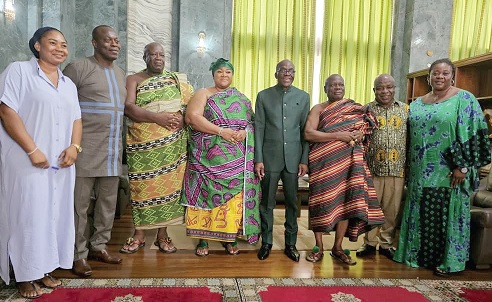 Alban Sumana Kingsford Bagbin (4th from right), Speaker of Parliament, with the Asantehene’s delegation after the courtesy call on him at the Parliament House