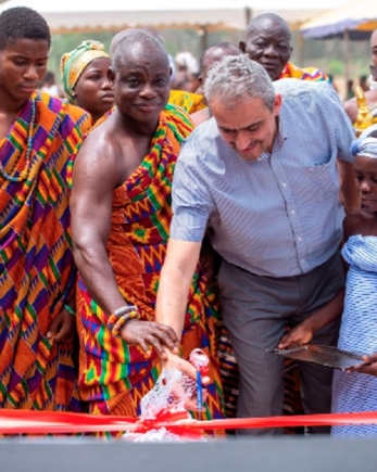 Hakim Ouzzani (right), Managing Director of Societe General, inaugurating the mechanised borehole