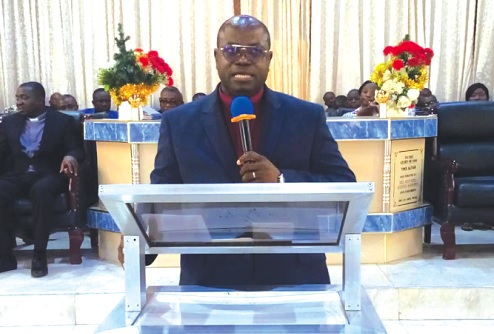 Rt Rev. Dr Abraham Nana Opare Kwakye, Moderator of the Presbyterian Church of Ghana, addressing the congregation