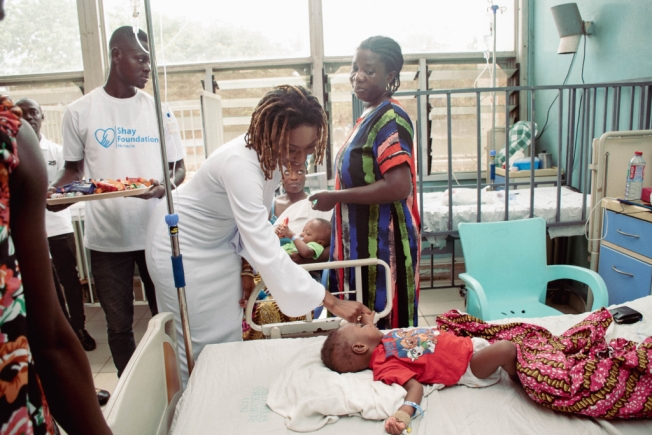 Wendy Shay supports KTH Pediatric Ward with medical equipment, pledges support for healthcare improvement