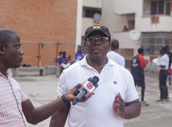 Kwasi Ofori Asare - Black Bombers coach speaking to Kwame Larweh