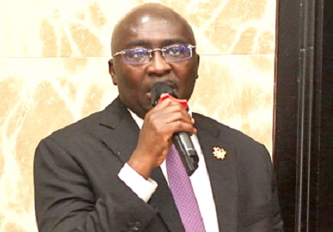 Dr Mahamudu Bawumia (left) addressing members of the campaign team 