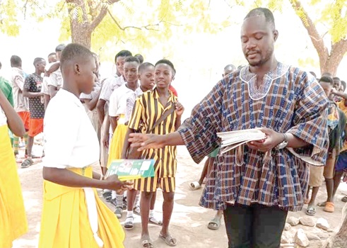 Musah Sibiri Hamidu, NDC Parliamentary aspirant for Yagaba-Kubori, distributing textbooks to pupils Musah Sibiri Hamidu, NDC Parliamentary aspirant for Yagaba-Kubori, distributing textbooks to pupils