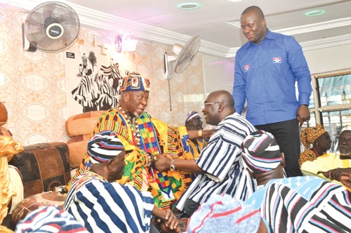 Buipewura Abdulai Jinapor (left) exchanging pleasantries with Dr Mahamudu Bawumia. Looking on is Samuel Abu Jinapor, Minister of Lands and Natural Resources and son of the Buipewura