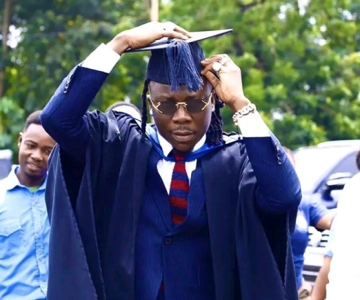 Stonebwoy grabs degree in Public Administration