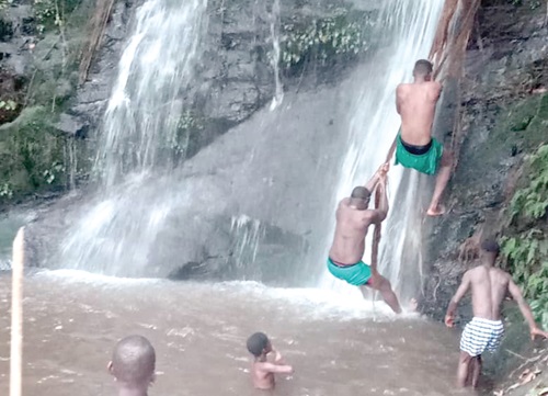 Holuta-Aboeta Waterfalls