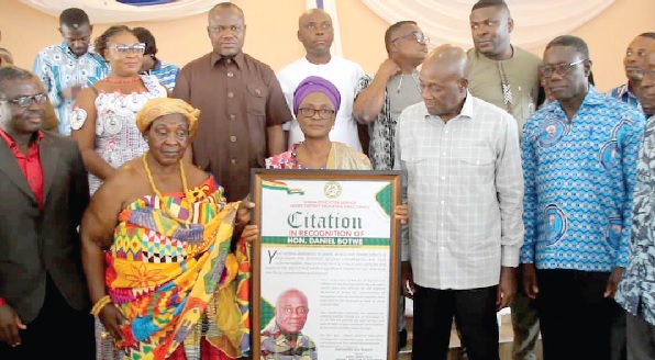 Owoabrempon Awo Abena Korama (2nd from left), queenmother of Adukrom and Akuapem Nifahemea, and Agnes Abban (middle), Okere District Director of Education, holding the plaque. With them include Dan Botwe (2nd from right), MP for Okere.