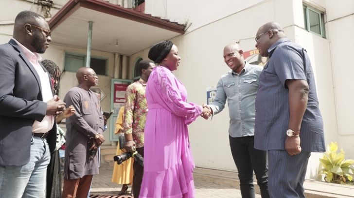 Ato Afful (2nd from right), Managing Director, GCGL, exchanging pleasantries with Fatima Abubakar (3rd from right), Minister of Information, after the meeting. With them is Theophilus Yartey (right), Editor, Graphic, Enoch Darfah Frimpong (left), Editor, Graphic Digital, and other officials of the Ministry of Information. Picture: EDNA SALVO-KOTEY