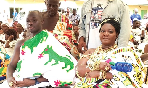 Barima Kumi Acheaw III (left), Abesimhene, and Nana Ama Konama Biyaa (right), Abesimhemaa, during the coronation ceremony