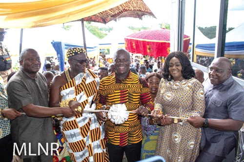 Samuel Abu Jinapor (middle),  Minister of Lands and Natural Resources, being assisted by Barbara  Oteng-Gyasi, Chairperson, Minerals Commission Board, and Oseadeeyo Frimpong Manso, Paramount Chief of Akyem Kotoku Traditional Area, to inaugurate the building  