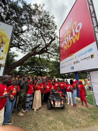 Ghana National PolioPlus Committee unveils “End Polio Now” billboard in Accra