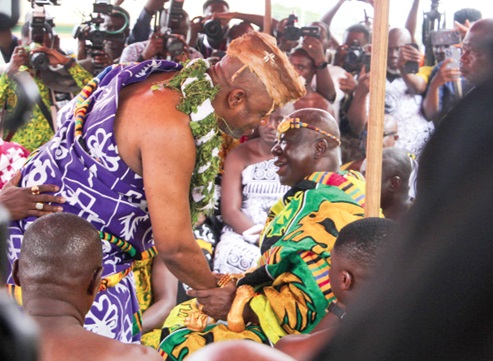 King Tackie Teiko Tsuru II (left), Ga Mantse, exchanging pleasantries with Otumfuo Osei Tutu II, Asantehene. Picture: CALEB VANDERPUYE