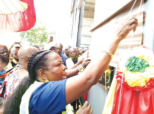 Lydia Seyram Alhassan, Minister of Sanitation and Water Resources, unveiling the plaque to inaugurate the Sunyani Integrated Recycling and Compost Plant