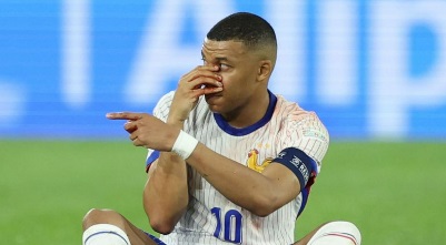 Footballer Mbappé jumps into French politics and urges youth to vote against 'extremists'
