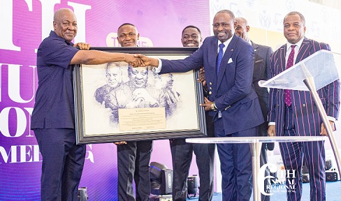Rev. Andrews Nelson Awintia (2nd from right), Greater Accra East Regional Superintendent, Assemblies of God, Ghana, presenting a wall painting to John Dramani Mahama. With them is Rev. Dr Stephen Wengam (right), General Superintendent of the Church