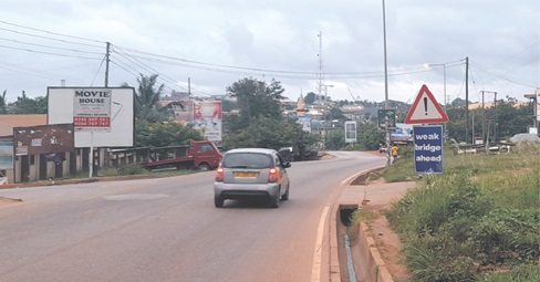 The Kaase bridge, Kumasi, exhibiting the ‘weak bridge ahead’ road sign