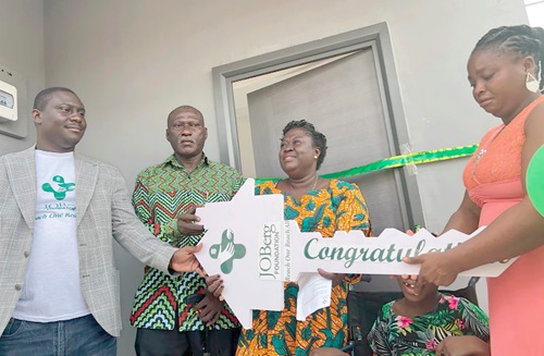Joseph Martey Marteye (left), CEO of Joberg Ghana Limited, Ambassador Kwame Amoah Tenkorang  (2nd from left), Board Chair of Joberg Foundation, presenting the key to the new house to Bernice Amoah (right), the beneficiary. With them is Mary Kufuor, founder of Klicks Africa Foundation