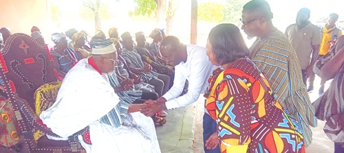Dr Hafiz Bin Salih, Upper East Regional Minister, exchanging pleasantries with Nab Asagsuk Azantilow II, Overlord of Builsa Traditional Area, during the visit