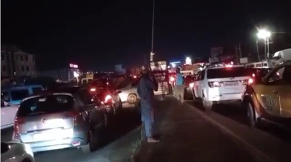 How the rain induced traffic congestion on Kasoa - Mallam road extended from Monday night to Tuesday dawn