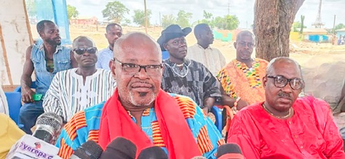 Abusuapanyin Kofi Ahomka addressing journalists