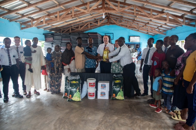Latter-Day Saints church extends support to Krisan Refugee Camp in Western Region