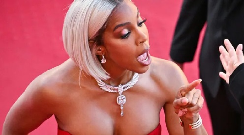 Kelly Rowland had a heated exchange with the guard