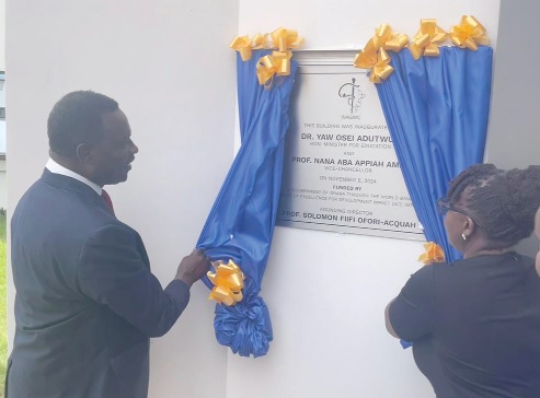  Dr Yaw Osei Adutwum (left), Minister of Education, unveiling the plaque to the centre. Assisting him is Professor Nana Aba Appiah Amfo (right), Vice-Chancellor of the University of Ghana
