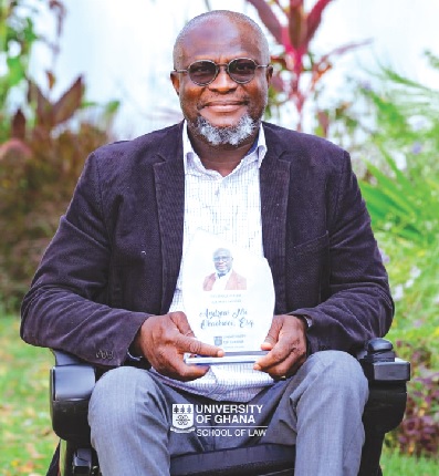  Andrew Nii Okaikoi, displaying his award