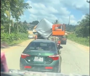 Video shows moment truck falls on another truck on Assin Fosu road