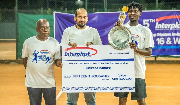 Johnson Acquah (right) receiving his prizes from the organisers of the competition 