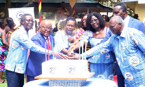 Sophia Gifty Awortwe (with mic), a Council Member, CSU, being assisted by Prof. Aaron Mike Oquaye (2nd from left) to cut the 50th anniversary cake of the CSU. Lending hands include Dr Yaw Osei Adutwum (2nd from right partly covered), Education Minister, Prof. Samuel Kofi Afrane (left), the V.C. of CSU, and Seth Osafo (right), Chairman of Council, CSU. Picture: EMMANUEL BAAH