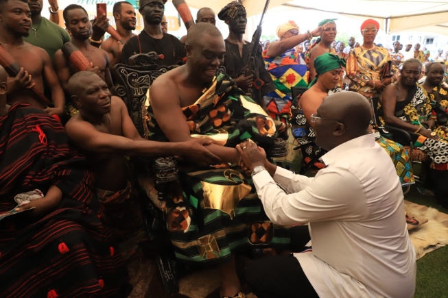 Osagyefuo Oseadeeyo Agyeman Badu II welcoming Dr Mahamudu Bawumia to his palace