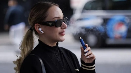 The government plans to introduce legislation to ban the sale of disposable vapes from 1 June 2025