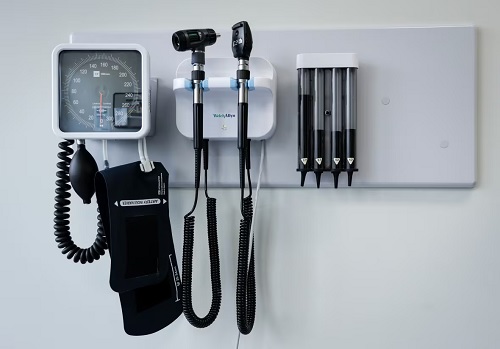 Ontario to effectively bar international students from medical schools starting in 2026