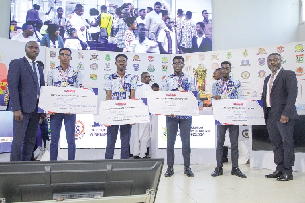 Ebenezer Opoku Osae(left), Agency Sales Manager of Glicolife and Nana Oware Bonsu(right), Agency Sales Manager of Glicolife, with the winners of the Tertiary Business Sense Challenge