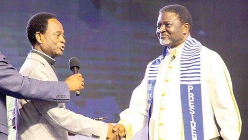 Apostle Prof.  Kwadwo Nimfour Opoku Onyinah (left), outgoing President, Bible Society Ghana, congratulating Archbishop Charles Agyinasare. Picture: CALEB VANDERPUYE 
