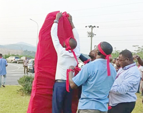 Members of the VRA Senior Staff Association pulled red cloths on symbolic items on the company’s premises