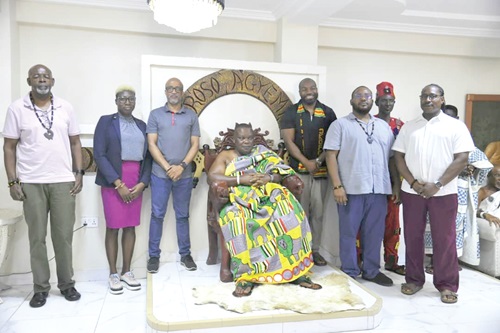 Nii Ayi-Bonte, the Gbese Mantse, with some members of the delegation