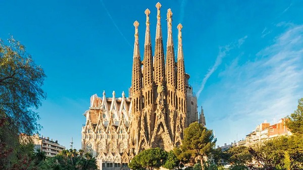 Pope puts 'God's architect' Antoni Gaudí on path to sainthood