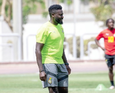 • Coach Desmond Ofei keeps a close eye on his players 