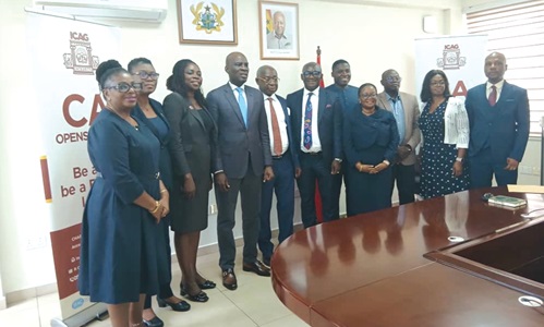  Haruna Iddrisu (4th from left), Education Minister, with the Governing Council of the Chartered Institute of Accountants Ghana after the inauguration