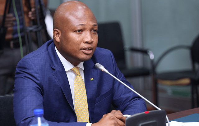 Chip-embedded passports : Gov't to sanction officials who delay delivery