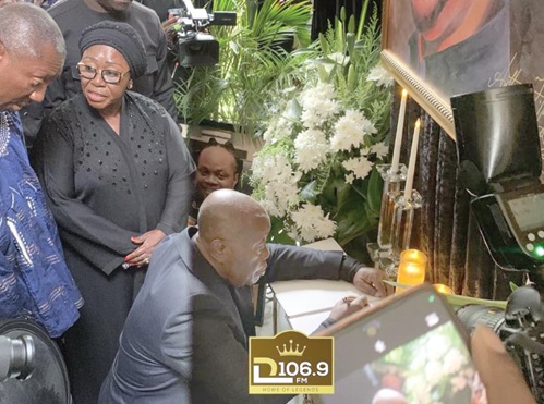 Former President Nana Addo Dankwa Akufo-Addo signing the book of condolence opened for Daddy Lumba while Frema Osei-Opare and Alexander Afenyo-Markin look on