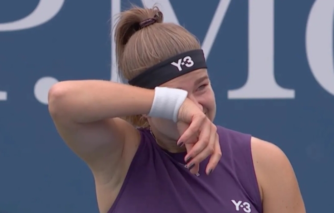 Tennis star cries at US Open after seeing ex in crowd